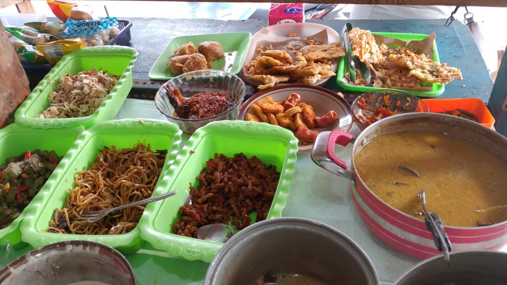 Kuliner Murah & Enak di Semarang? Warung Bu There Solusinya!