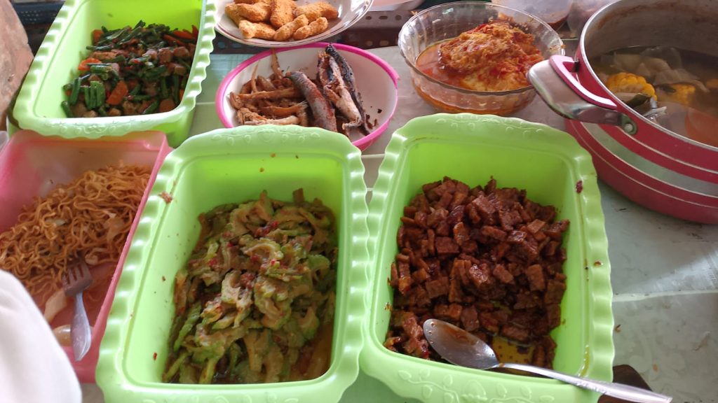 Ingin menikmati kuliner khas Semarang yang murah dan terasa seperti masakan rumah? Warung Bu There adalah jawabannya! Temukan pengalaman makan yang memuaskan dengan harga bersahabat dan rasa autentik.